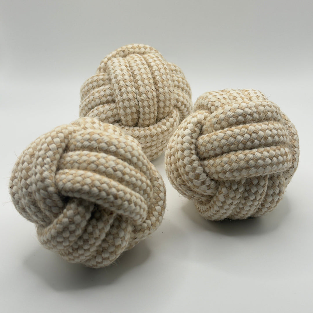 Hennep touwbal voor honden van 8 cm, natuurlijk kauwspeelgoed