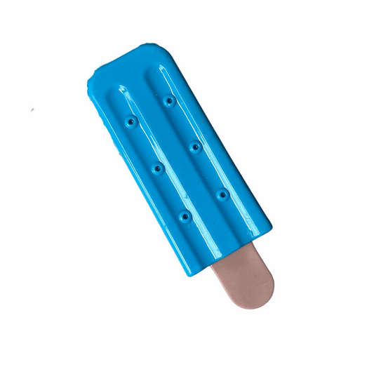 Verkoelend_hondenspeeltje_blauwe_bal_of_popsicle_ideaal_voor_warme_zomerdagen ijsje