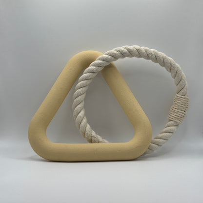 Kauwtriangel bijtspeeltje van natuurlijk rubber in diverse kleuren beige geel