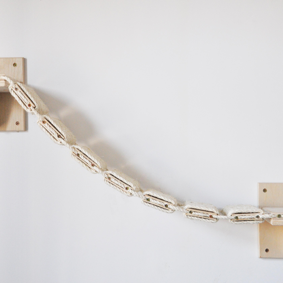 Kattenklimladder houten klimtrap voor katten aan de muur, met touwstructuur