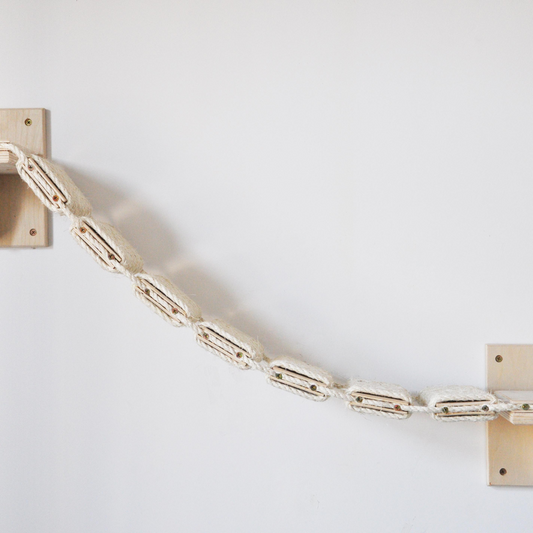 Kattenklimladder houten klimtrap voor katten aan de muur, met touwstructuur