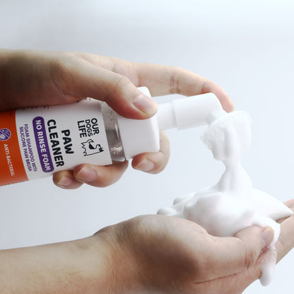 OurDogsLife potenreiniger foam en handdoek voor schone hondenpootjes foam