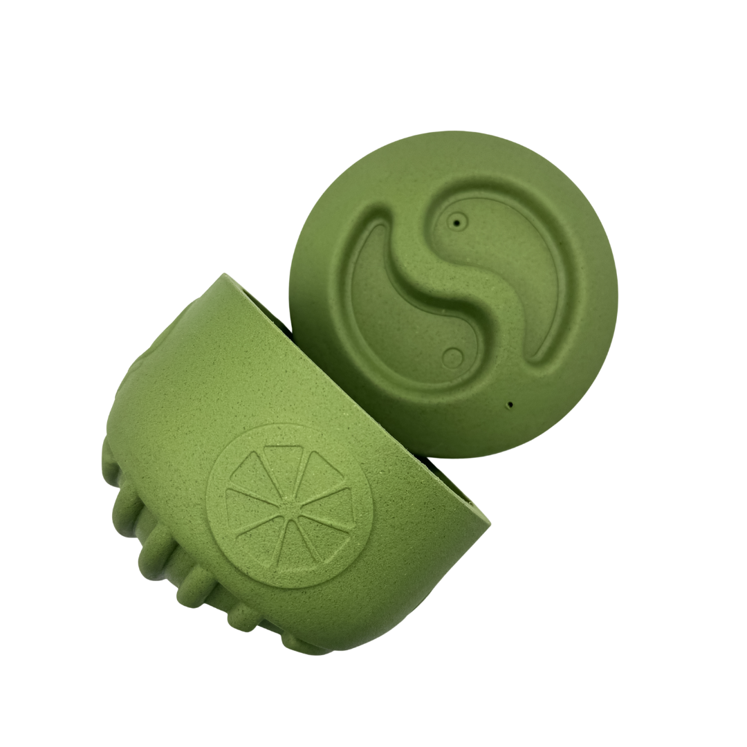 onderzijde van snuffel&snackbal van natuurlijk rubber met antislip structuur