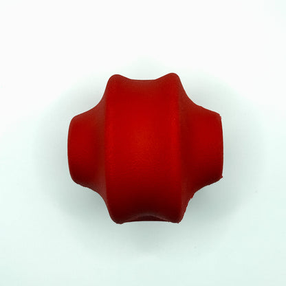 Beige_roze_rood_Snack_speelbal_van_natuurlijk_rubber_met_openingen_verkrijgbaar_in_diverse_kleuren_rood