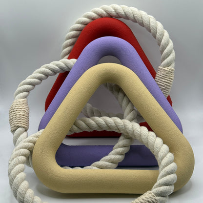 Kauwtriangel bijtspeeltje van natuurlijk rubber in diverse kleuren