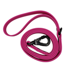 Waterproof hondenriem met stevig handvat en metalen clip.