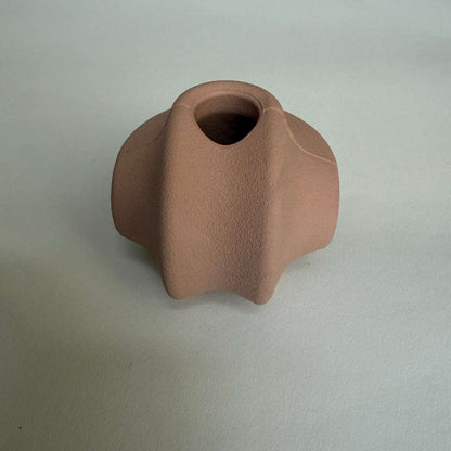 Snack & speelbal van natuurlijk rubber met openingen, verkrijgbaar in diverse kleuren

